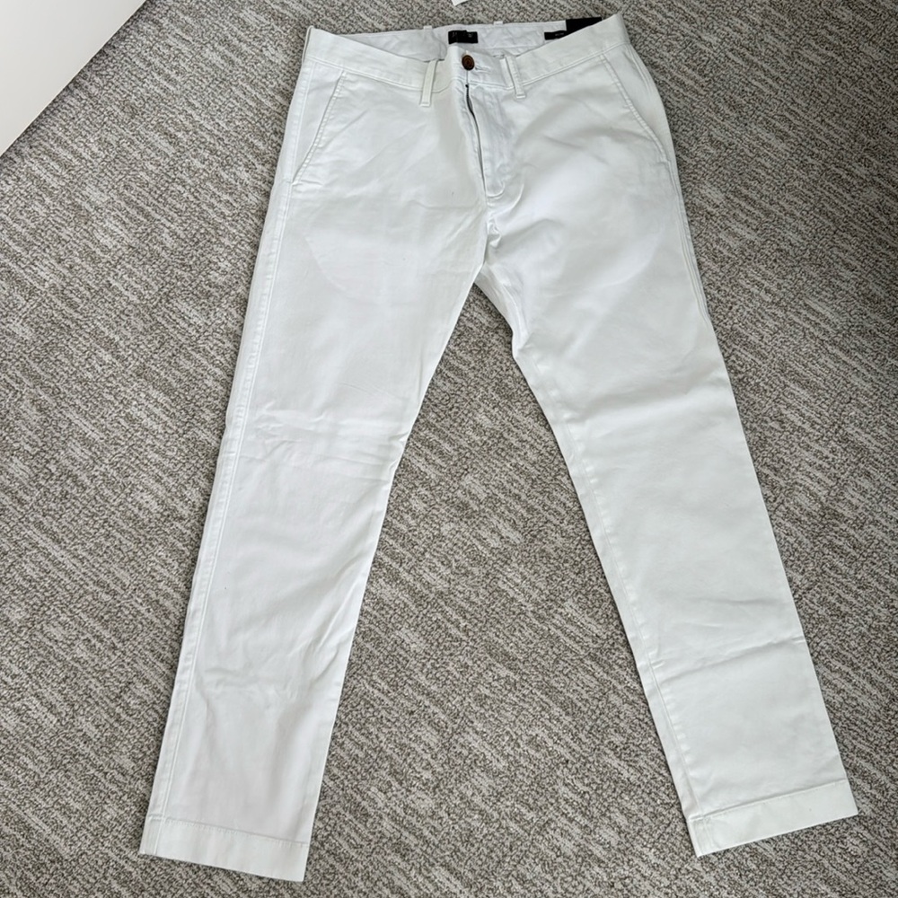NWT Men’s White Slim-Fit Flex Chino 31x30